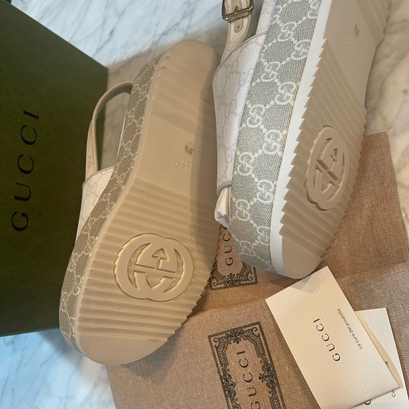 GG  Supreme Flat Shoes White Caro